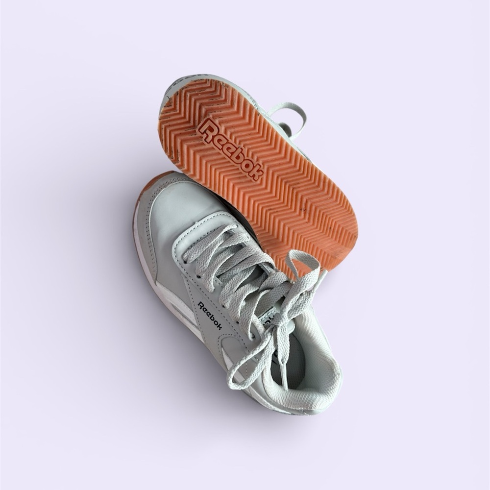 Kids Reebok Sneakers/ Tennis shoes - Picture 3 of 8